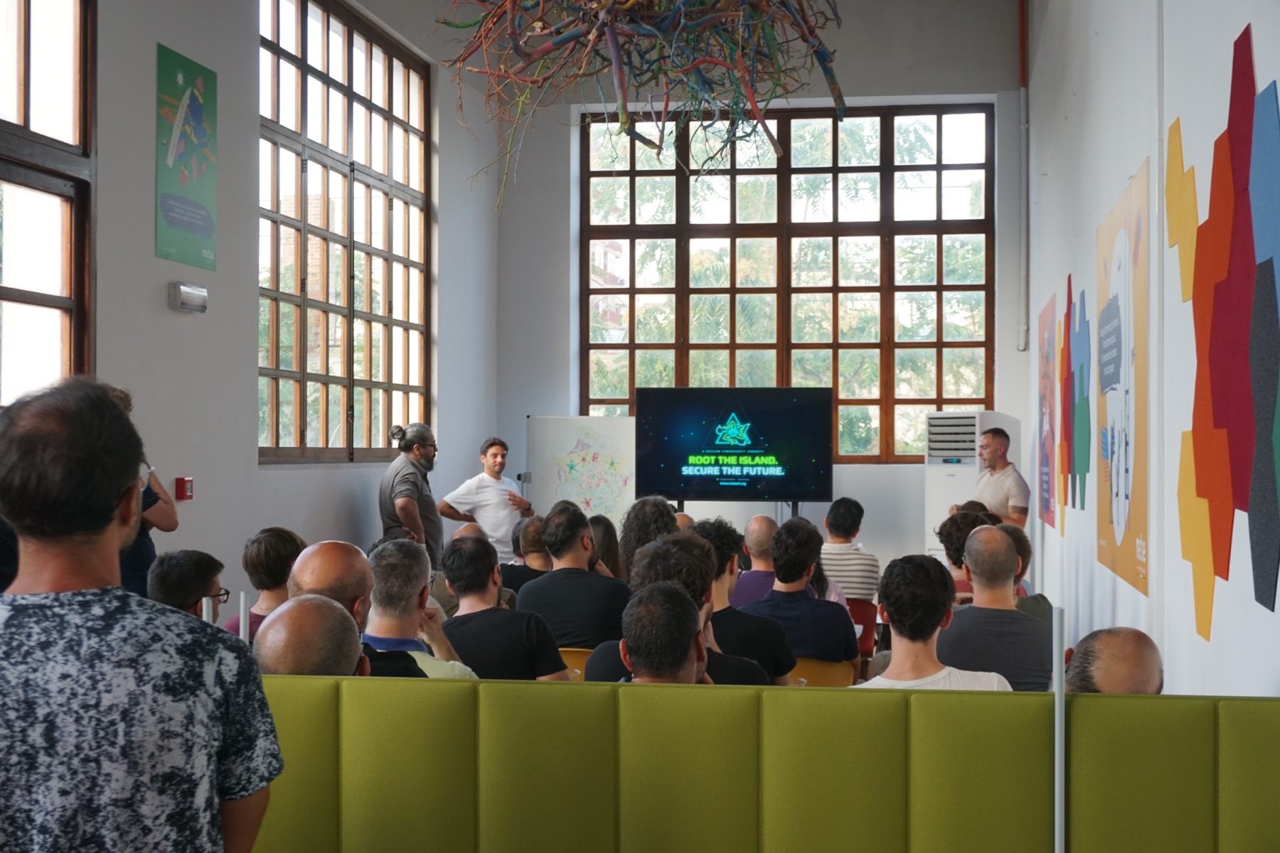 La sala vista dal fondo durante il Meetup #1
